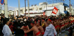 坂下初市～奇祭大俵引き～